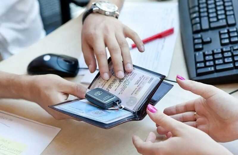 Жители России не могут заменить права и зарегистрировать авто из-за сбоев на сайте ГИБДД